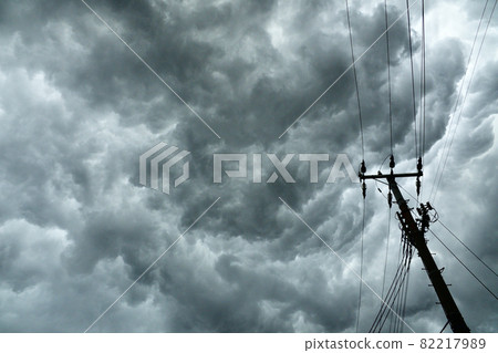 Rapidly developing thundercloud 82217989