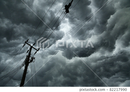 Rapidly developing thundercloud Rapidly developing thundercloud 82217990