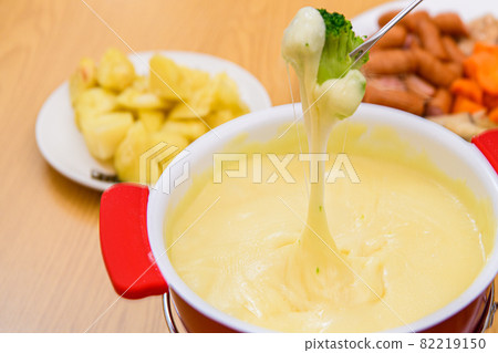 cheese fondue  82219150