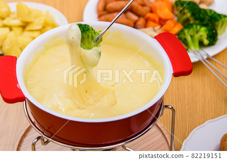 cheese fondue cheese fondue 82219151
