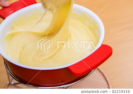 cheese fondue  82219158
