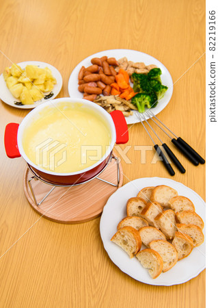 cheese fondue  82219166