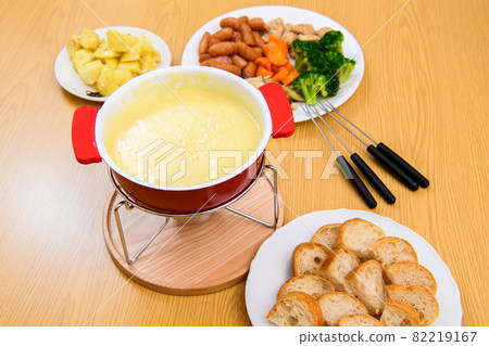 cheese fondue  82219167