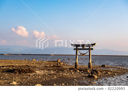 A landscape of a torii floating in the Shiranui Sea at dusk 82220993