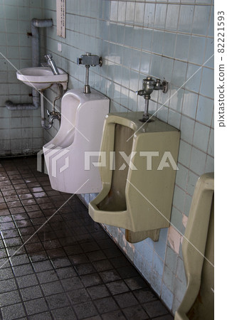 Old public toilet 82221593