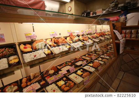 convenient store selling food in kyoto,japan 82225610