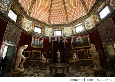 interiors and details of The Uffizi, Florence, Italy interiors and details of The Uffizi, Florence, Italy 82227629