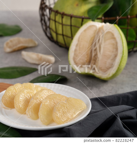 Pomelo Mid-Autumn Festival grey background pomelo Mid-Autumn Festival ユズ ゆず 82228247