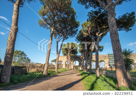 Ancient Roman aqueduct 82229951