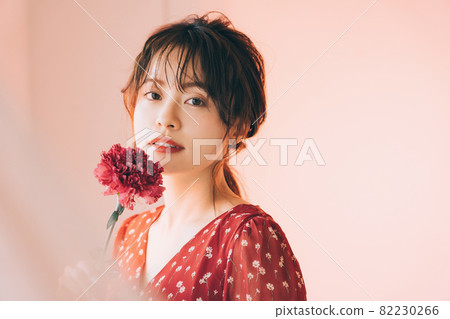 一朵花和一個女孩 82230266