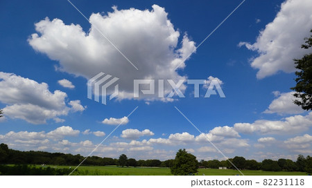 Heart shaped cloud Heart shaped cloud 82231118