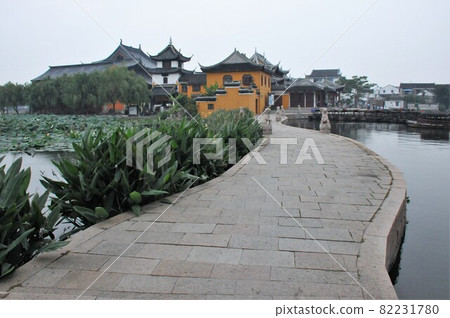 China, Jiangsu Province, Kinkei, Lianchi Zenin, Ancient Lotus Pool, Ryotan Bay, Water Town, Ancient Town (a charming town with an old townscape) 82231780