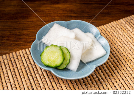Lightly pickled cucumber and turnip 82232232