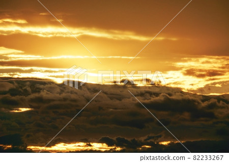 Early autumn morning sky, clouds illuminated by the morning sun 82233267