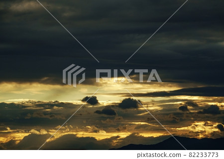 Early autumn morning sky, clouds illuminated by the morning sun 82233773