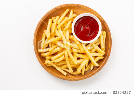 從白色背景上的鳥瞰圖看到的炸薯條 82234237