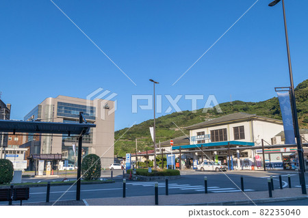 Yawatahama Station, Ehime Prefecture, seen from an angle Yawatahama Station, Ehime Prefecture, seen from an angle 82235040