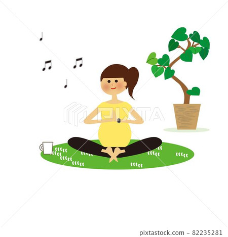 Pregnant women enjoying yoga at home 82235281