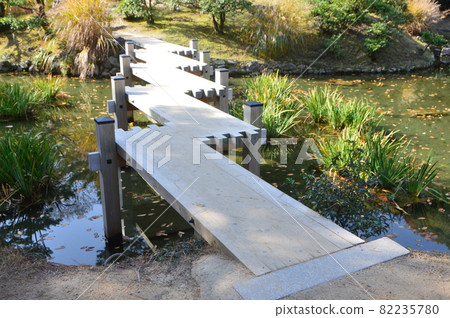 Nine-turn bridge (Ritsurin Garden / Takamatsu City, Kagawa Prefecture) 82235780