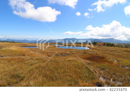 Climbing Mt. Naeba in Niigata Prefecture in autumn in September 2021 82235870