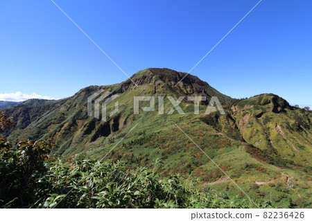 Climbing Mt. Naeba in Niigata Prefecture in autumn in September 2021 82236426