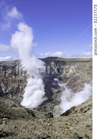 阿蘇山火山口（熊本縣阿蘇市）是可以近距離觀察活火山的旅遊景點 82237578