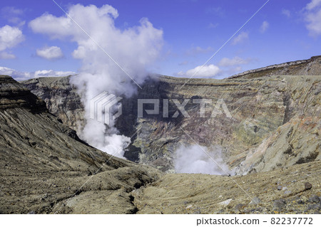 阿蘇山火山口（熊本縣阿蘇市）是可以近距離觀察活火山的旅遊景點 82237772