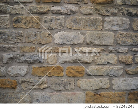 石牆 82242245