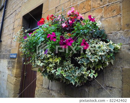 掛在水上伯頓 82242402