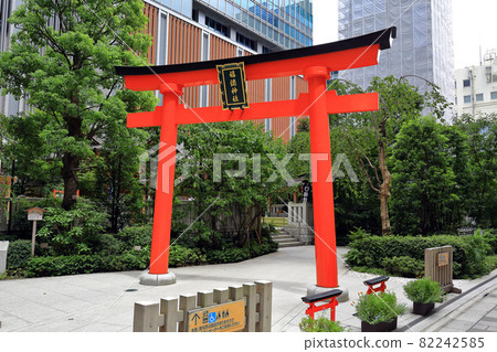 Fukutoku Shrine, a cityscape of Nihonbashi Muromachi, Tokyo Fukutoku Shrine, a cityscape of Nihonbashi Muromachi, Tokyo 82242585