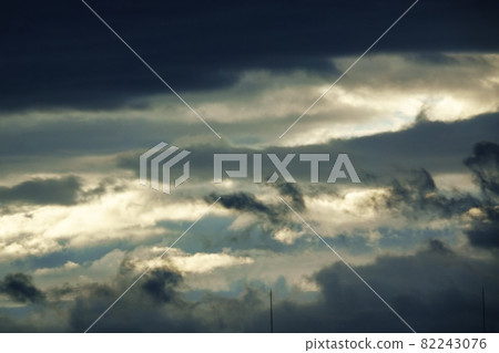 Morning sky in early autumn・Clouds illuminated by the morning sun・210908am 82243076