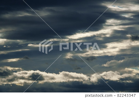 Morning sky in early autumn・Clouds illuminated by the morning sun・210908am 82243347