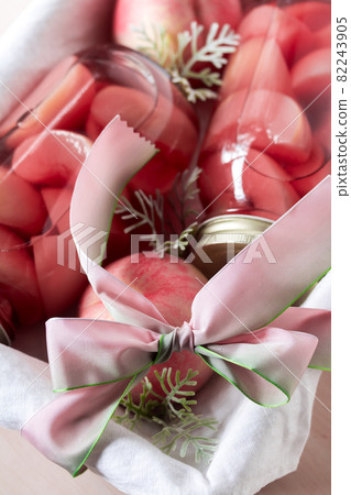 Gift-wrapped peach homemade compote rosé wine boiled Gift-wrapped peach homemade compote rosé wine boiled 82243905
