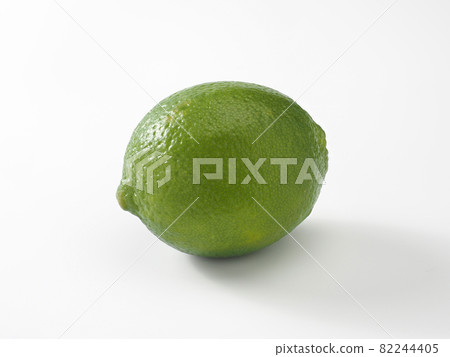 白色背景的石灰 82244405