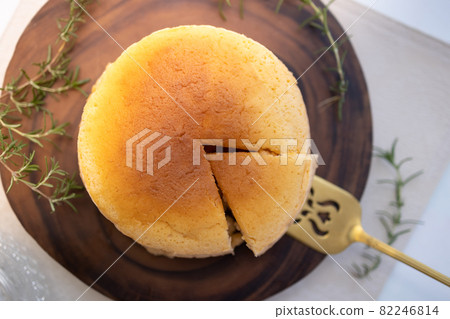 Homemade souffle cheesecake 82246814