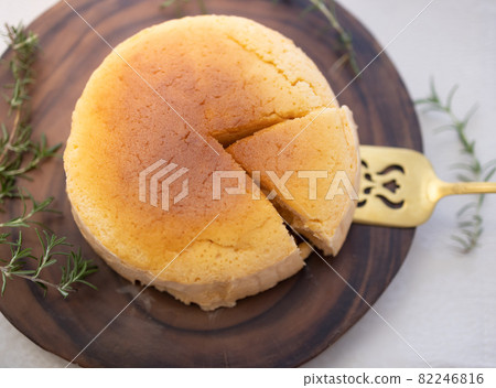 Homemade souffle cheesecake 82246816