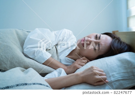 睡不著的中年婦女 82247677