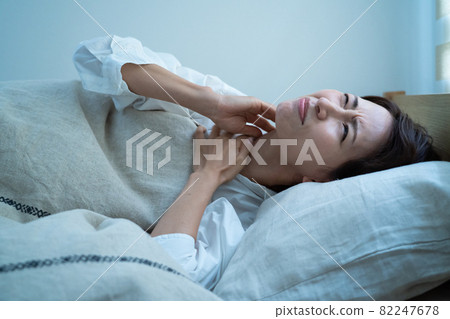 睡不著的中年婦女 82247678