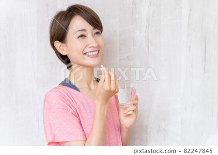 Middle women drinking supplements Middle women drinking supplements 82247845
