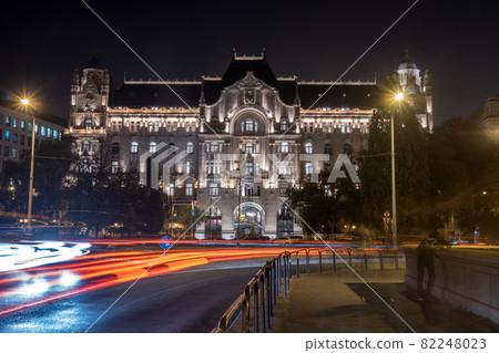 Cityscape of old city Budapest at night Cityscape of old city Budapest at night 82248023