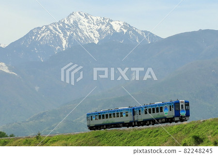 Kai Komagatake和Koumi線特快列車HIGH RAIL 1375 82248245