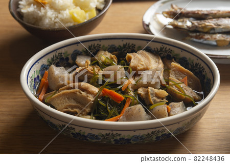 Boiled cut kelp, scallop rice, shishamo table 82248436