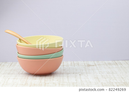 Stacked colorful bowls and spoons Stacked colorful bowls and spoons 82249269