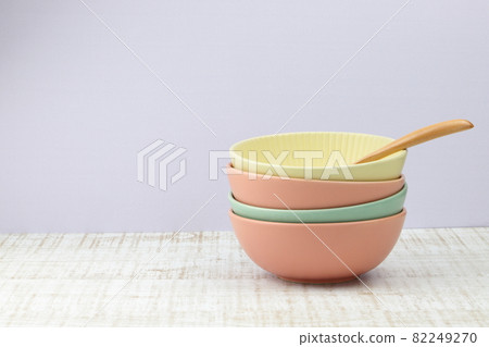 Stacked colorful bowls and spoons Stacked colorful bowls and spoons 82249270
