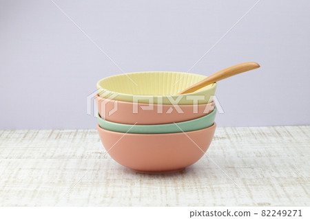 Stacked colorful bowls and spoons Stacked colorful bowls and spoons 82249271