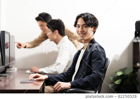 商業形象創造者中間人 82250328