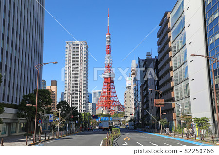 Tokyo Tower seen from Sakurada Street 82250766