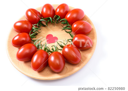 Mini tomatoes, hearts, love, Aiko, arranged neatly on a wooden plate Mini tomatoes, hearts, love, Aiko, arranged neatly on a wooden plate 82250980
