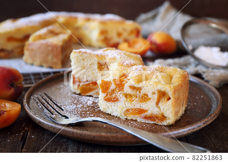 Apricot spong cake, icing sugar dressing Apricot spong cake, icing sugar dressing 82251863