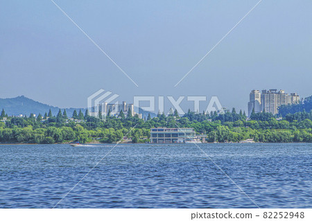 Scenery around the Han River with a marina 82252948